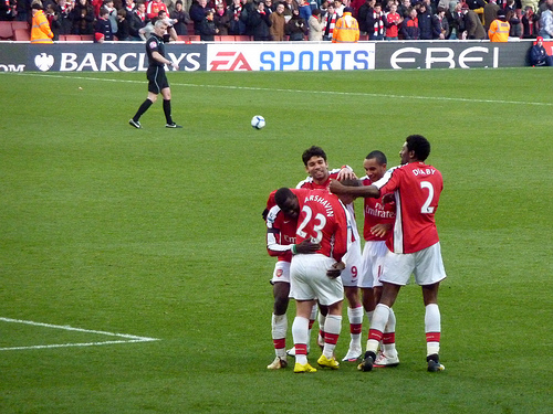 Arshavin gólját ünneplik! Arshavin gólját ünneplik!