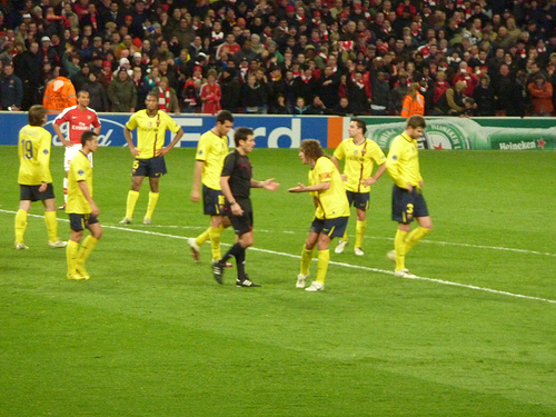 Puyol a szabálytalanság és piros után, de még a pályán!